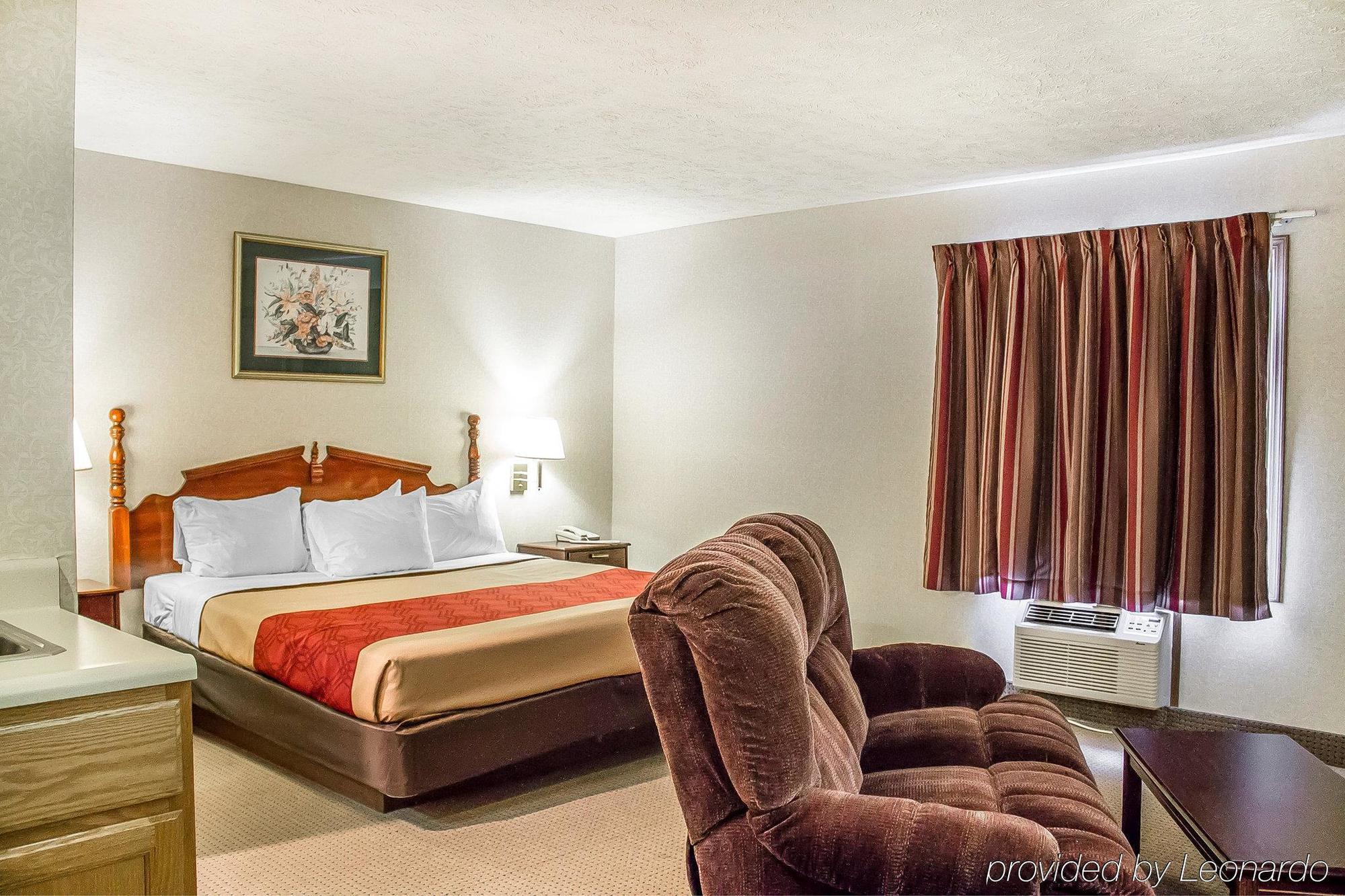 Econo Lodge Traverse City Exterior foto